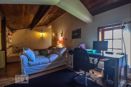 Casa à venda com 750m², 4 quartos e 2 vagasEscirtório 3