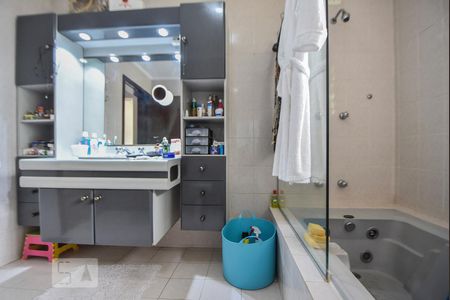 Casa à venda com 750m², 4 quartos e 2 vagasBanheiro suite 03