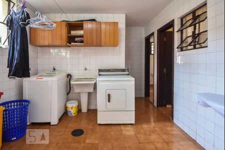 Casa à venda com 750m², 4 quartos e 2 vagasLavanderia