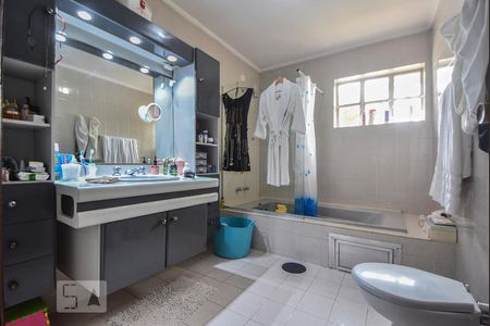 Casa à venda com 750m², 4 quartos e 2 vagasBanheiro Suíte 01