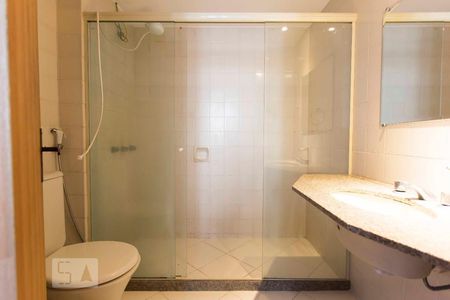banheiro suíte de apartamento para alugar com 2 quartos, 77m² em Icaraí, Niterói