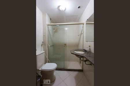 banheiro de apartamento para alugar com 2 quartos, 77m² em Icaraí, Niterói