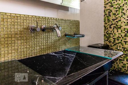 Banheiro de apartamento para alugar com 3 quartos, 76m² em Perdizes, São Paulo
