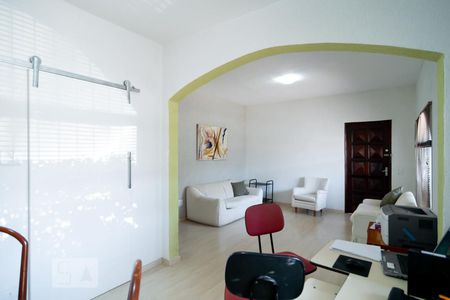 Sala de casa à venda com 4 quartos, 180m² em Jardim das Acácias, São Paulo