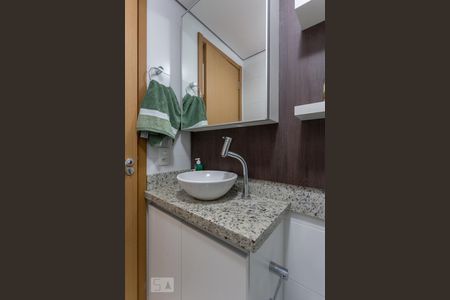 Banheiro de apartamento à venda com 1 quarto, 55m² em Tristeza, Porto Alegre