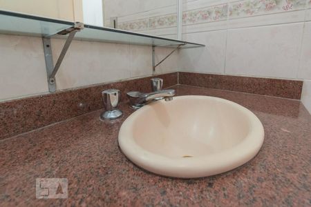 Banheiro de kitnet/studio para alugar com 1 quarto, 34m² em Flamengo, Rio de Janeiro