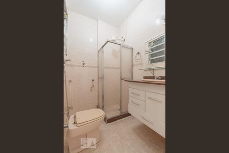 Banheiro de kitnet/studio para alugar com 1 quarto, 34m² em Flamengo, Rio de Janeiro