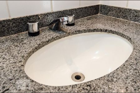 Banheiro de apartamento para alugar com 3 quartos, 83m² em Vila São Francisco, Osasco