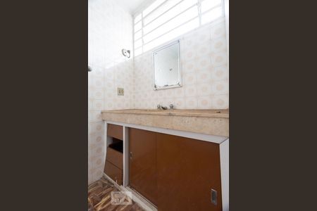 Casa para alugar com 150m², 3 quartos e 2 vagasBanheiro social