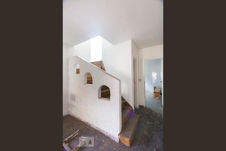 Casa para alugar com 150m², 3 quartos e 2 vagasEscada