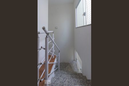 Escada de casa para alugar com 3 quartos, 168m² em Santana, São Paulo