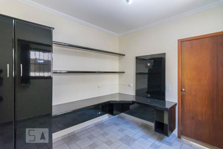 Casa à venda com 195m², 3 quartos e 6 vagasEscritório