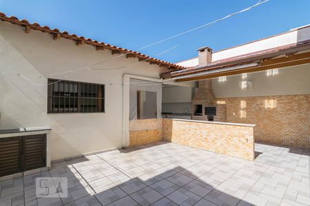 Casa à venda com 195m², 3 quartos e 6 vagasQuintal