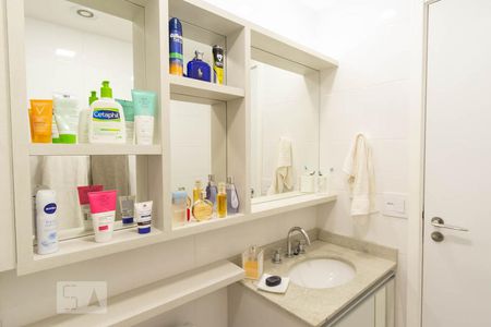 Banheiro de apartamento para alugar com 1 quarto, 37m² em Campo Belo, São Paulo