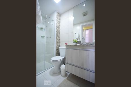 Banheiro de apartamento para alugar com 2 quartos, 48m² em Parque Reboucas, São Paulo