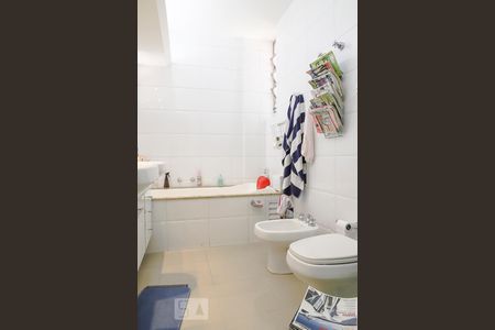 Apartamento para alugar com 294m², 3 quartos e 2 vagasBanheiro 1