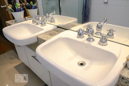 Apartamento para alugar com 294m², 3 quartos e 2 vagasBanheiro 1