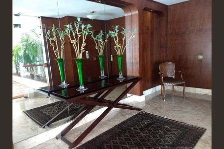 Apartamento para alugar com 294m², 3 quartos e 2 vagasHall social