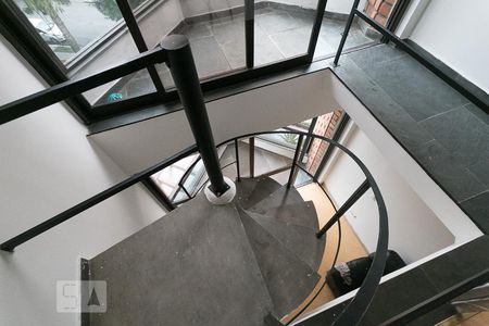 Escada  de kitnet/studio à venda com 1 quarto, 62m² em Aclimação, São Paulo