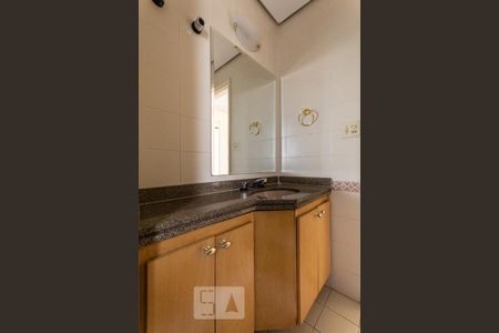 Banheiro de apartamento para alugar com 2 quartos, 80m² em Vila Suzana, São Paulo