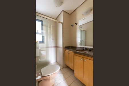 Banheiro de apartamento para alugar com 2 quartos, 80m² em Vila Suzana, São Paulo