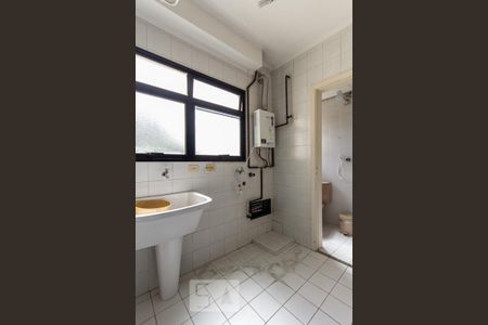 Área de serviço de apartamento para alugar com 2 quartos, 80m² em Vila Suzana, São Paulo