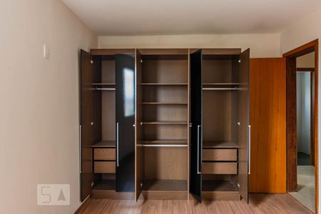 Apartamento à venda com 110m², 4 quartos e 2 vagasArmários Quarto Suite 2