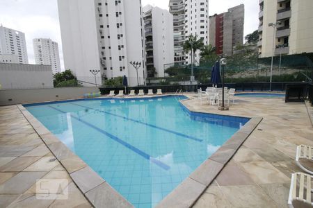 Apartamento à venda com 238m², 4 quartos e 3 vagasPiscina