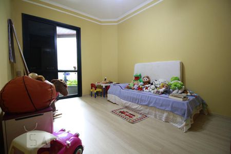 Apartamento à venda com 238m², 4 quartos e 3 vagasQuarto 2