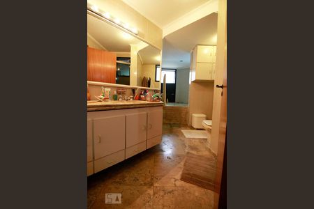 Apartamento à venda com 238m², 4 quartos e 3 vagasBanheiro da suíte 1