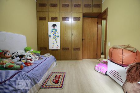 Apartamento à venda com 238m², 4 quartos e 3 vagasQuarto 2