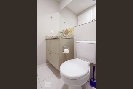 Banheiro de kitnet/studio à venda com 1 quarto, 42m² em Empresarial 18 do Forte, Barueri