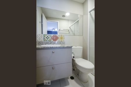 Banheiro de kitnet/studio à venda com 1 quarto, 42m² em Empresarial 18 do Forte, Barueri