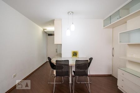 Apartamento para alugar com 84m², 2 quartos e 1 vagaSala