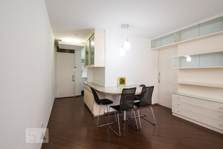 Apartamento para alugar com 84m², 2 quartos e 1 vagaSala