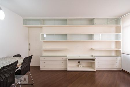 Apartamento para alugar com 84m², 2 quartos e 1 vagaSala