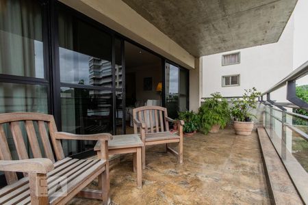 Sala (varanda) de apartamento à venda com 3 quartos, 236m² em Real Parque, São Paulo