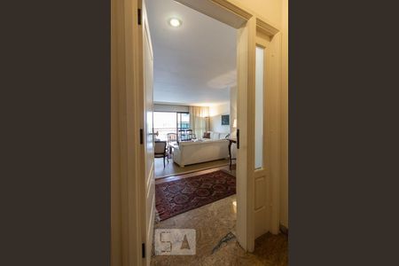 Apartamento à venda com 236m², 3 quartos e 4 vagas Apartamento à venda com 236m², 3 quartos e 4 vagasEntrada Social