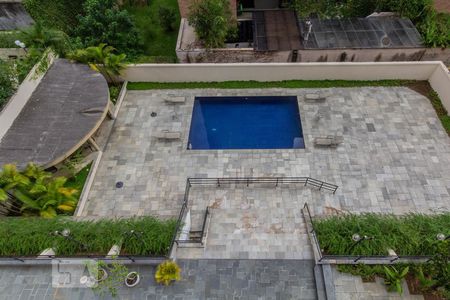 Apartamento à venda com 236m², 3 quartos e 4 vagas Apartamento à venda com 236m², 3 quartos e 4 vagasSala (vista para piscina)