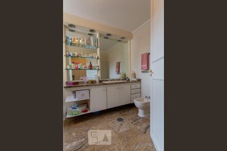 Apartamento à venda com 236m², 3 quartos e 4 vagas Apartamento à venda com 236m², 3 quartos e 4 vagasSuíte3