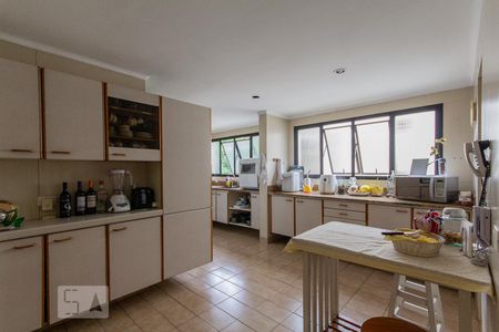 Apartamento à venda com 236m², 3 quartos e 4 vagas Apartamento à venda com 236m², 3 quartos e 4 vagasCozinha