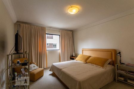 Apartamento à venda com 236m², 3 quartos e 4 vagas Apartamento à venda com 236m², 3 quartos e 4 vagasSuíte3