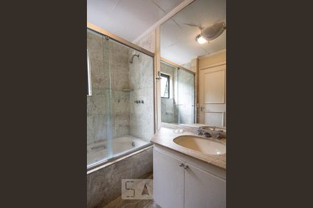 Apartamento à venda com 236m², 3 quartos e 4 vagas Apartamento à venda com 236m², 3 quartos e 4 vagasSuíte2