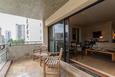 Apartamento à venda com 236m², 3 quartos e 4 vagas Apartamento à venda com 236m², 3 quartos e 4 vagasSala (varanda)