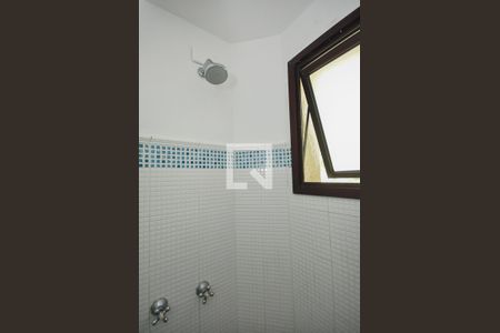 Chuveiro do Banheiro de apartamento para alugar com 1 quarto, 54m² em Vila Suzana, São Paulo