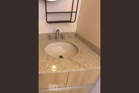 Studio para alugar com 33m², 1 quarto e 1 vaga Studio para alugar com 33m², 1 quarto e 1 vagaPia e Banheiro