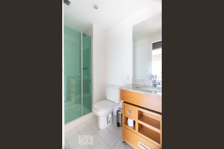 Banheiro social de apartamento para alugar com 2 quartos, 68m² em Vila Alexandria , São Paulo