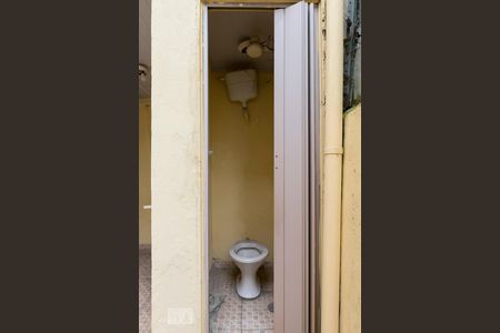 1o. Andar - Banheiro de serviço de casa para alugar com 2 quartos, 76m² em Jardim Glória, São Paulo