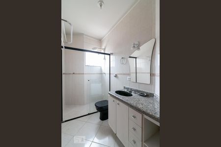 Banheiro de casa para alugar com 2 quartos, 62m² em Vila Nair, São Paulo
