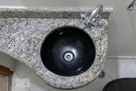 Detalhe do lavabo de casa para alugar com 2 quartos, 70m² em Vila Nair, São Paulo
